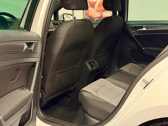 Volkswagen Golf VII 13 of 19