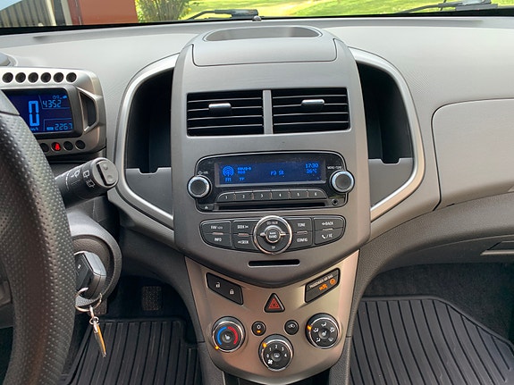Chevrolet Aveo 11 of 13