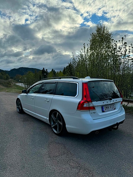 Volvo V70 2 of 5