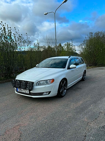 Volvo V70 4 of 5