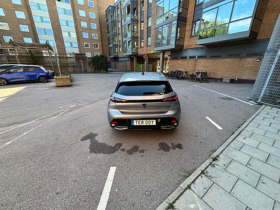 Peugeot 308 2 of 5