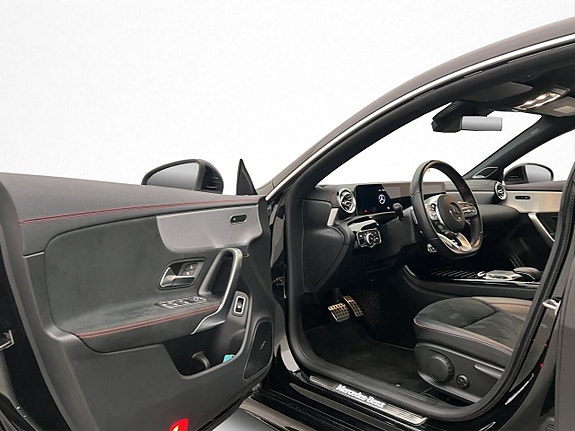 Mercedes-Benz CLA220 10 of 30