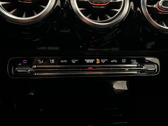 Mercedes-Benz CLA220 27 of 30