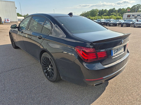 BMW 750Ld 4 of 5