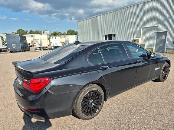 BMW 750Ld 3 of 5