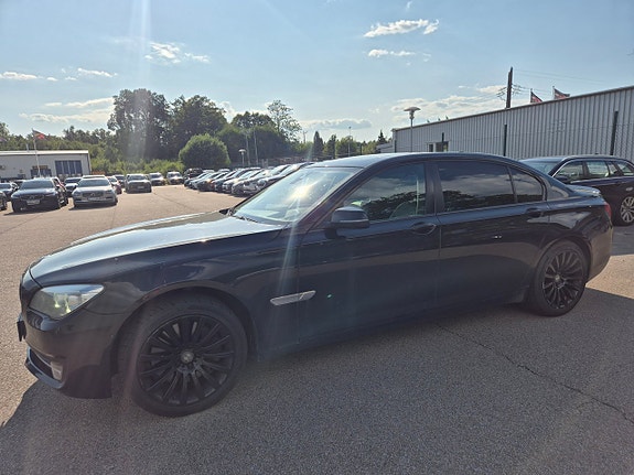 BMW 750Ld 2 of 5