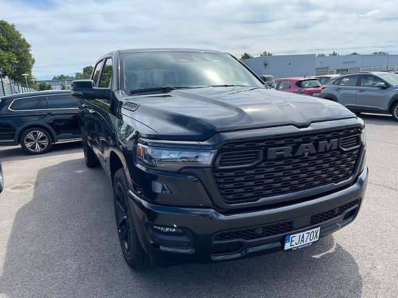 Dodge RAM 1500 2 of 16