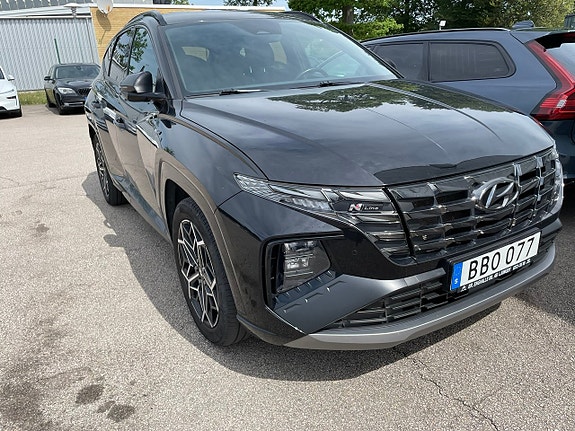 Hyundai Tucson 2 of 2