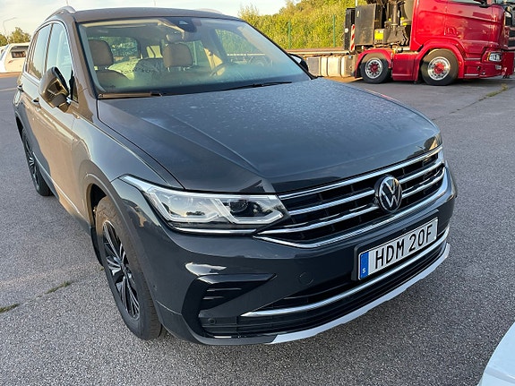 Volkswagen Tiguan 2 of 2