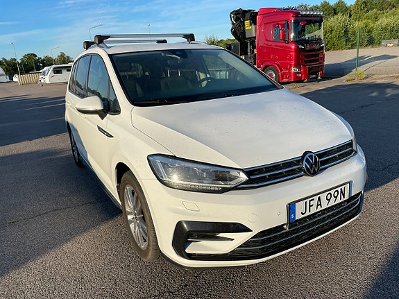 Volkswagen Touran 2 of 2