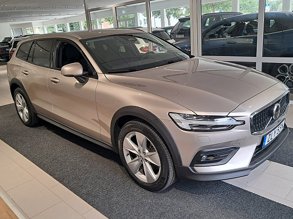 Volvo V60 Cross Country 3 of 7