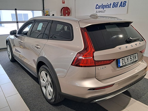 Volvo V60 Cross Country 5 of 7