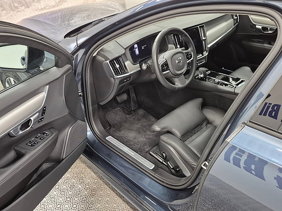 Volvo V90 2 of 11