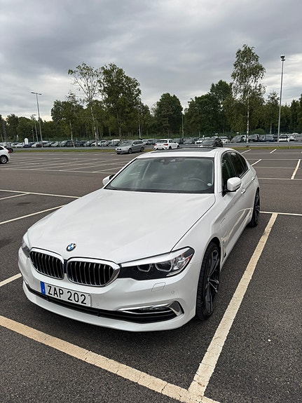 BMW 530e 2 of 5