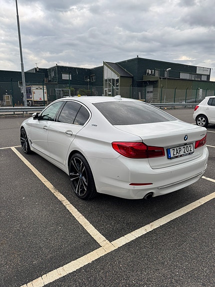 BMW 530e 3 of 5