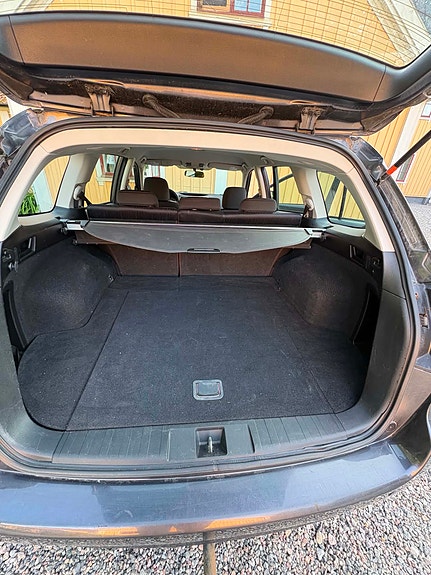Subaru Legacy 7 of 12