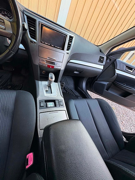 Subaru Legacy 9 of 12