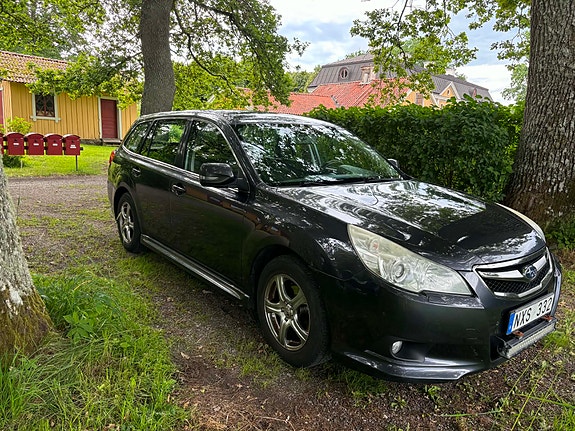 Subaru Legacy 3 of 5