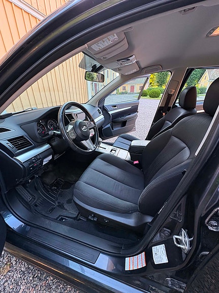 Subaru Legacy 12 of 12