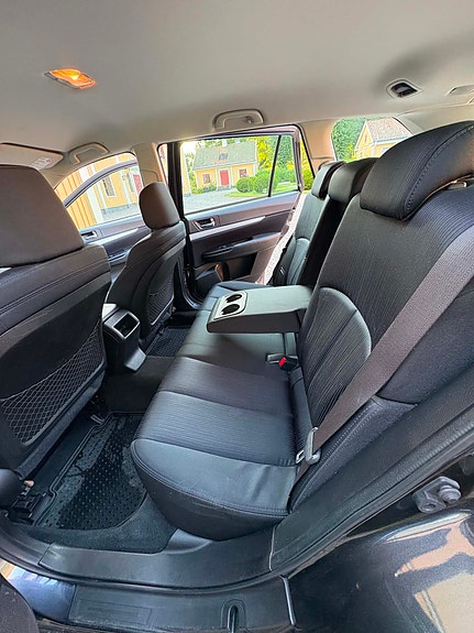 Subaru Legacy 11 of 12
