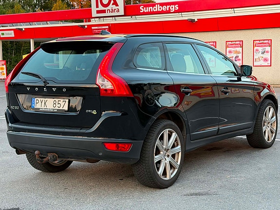 Volvo XC60 3 of 5