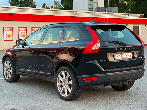 Volvo XC60 4 of 5