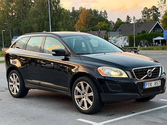 Volvo XC60 2 of 5