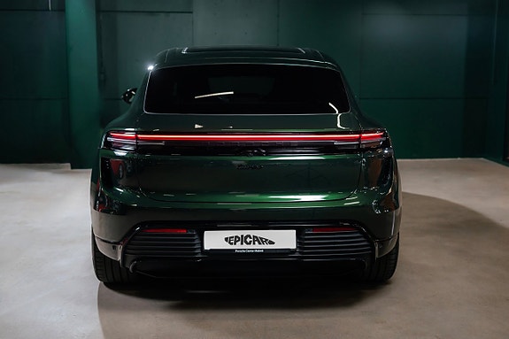Porsche Macan Turbo 5 of 5