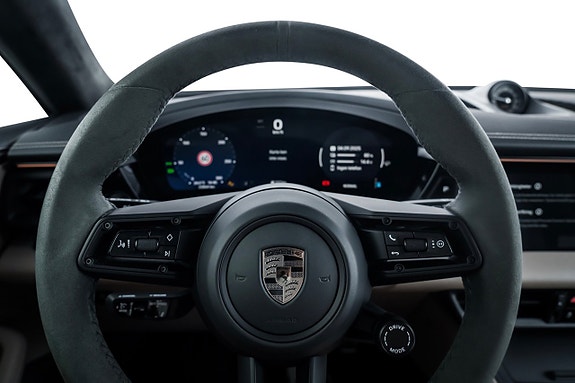 Porsche Macan Turbo 11 of 19
