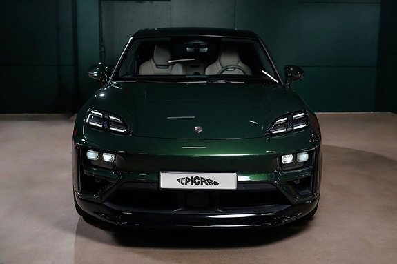 Porsche Macan Turbo 4 of 5