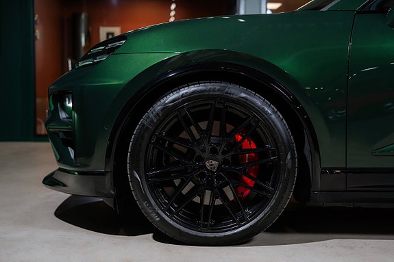 Porsche Macan Turbo 6 of 19