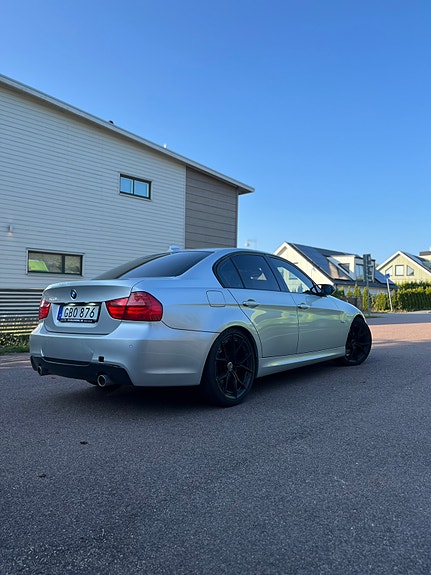 BMW 335d 2 of 5