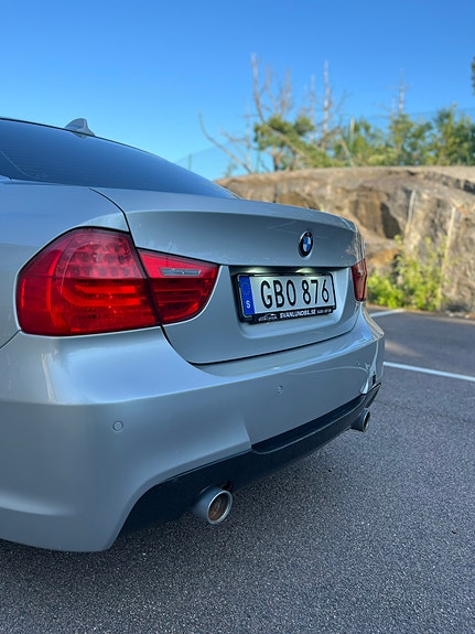 BMW 335d 3 of 5