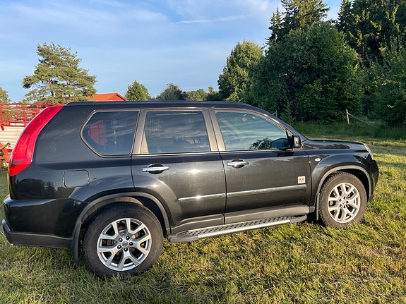 Nissan X-Trail 3 of 5