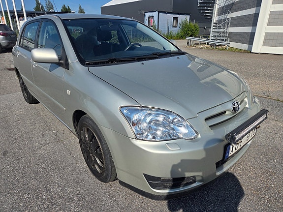 Toyota Corolla 3 of 5