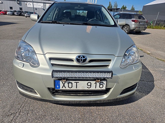Toyota Corolla 2 of 5