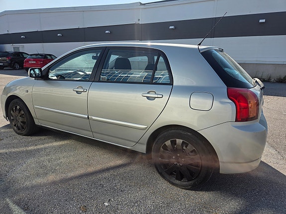 Toyota Corolla 4 of 5