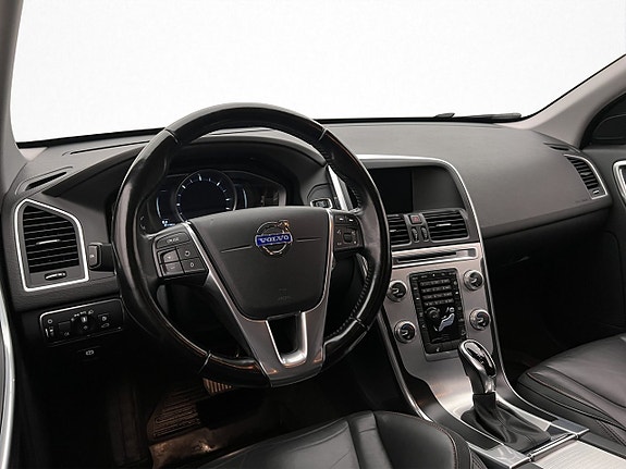 Volvo XC60 10 of 23