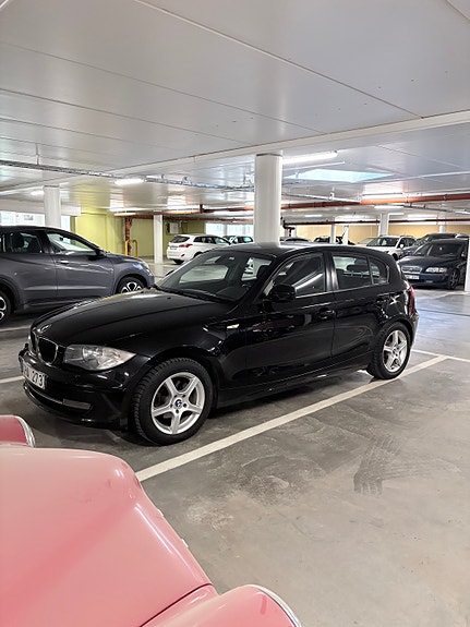 BMW 118d 2 of 4