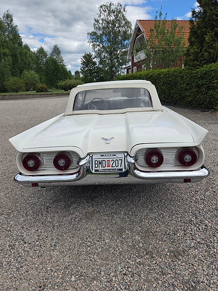 Ford Thunderbird 4 of 5