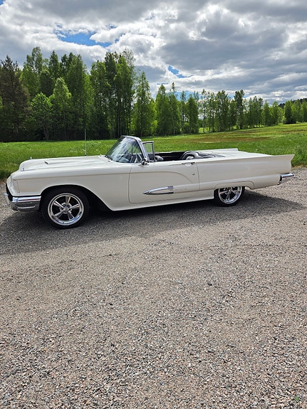 Ford Thunderbird 2 of 5