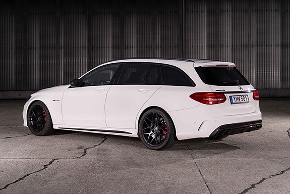 Mercedes-Benz C63 3 of 5