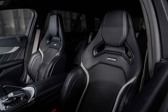 Mercedes-Benz C63 8 of 12