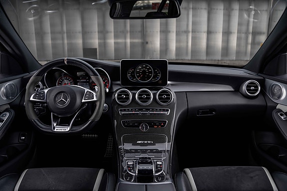 Mercedes-Benz C63 6 of 12