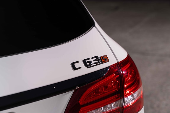 Mercedes-Benz C63 5 of 5
