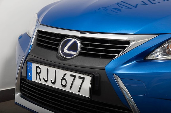 Lexus CT200h 3 of 21