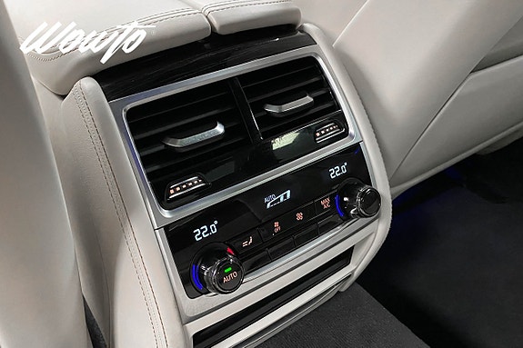 BMW 740d 16 of 26