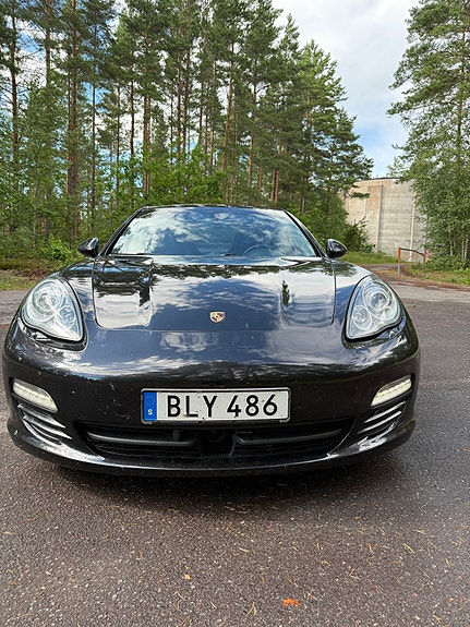 Porsche Panamera 4S 3 of 5