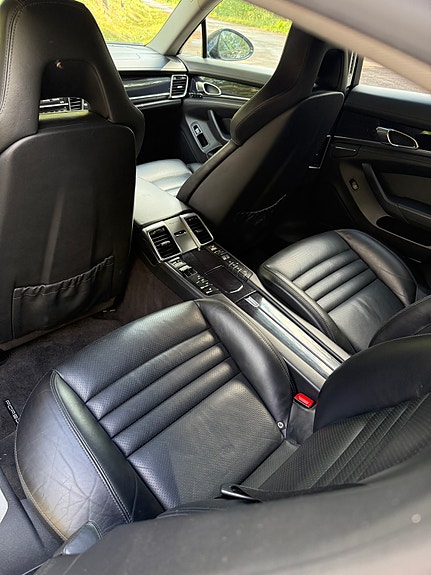 Porsche Panamera 4S 7 of 9