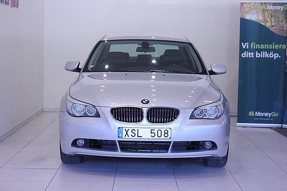 BMW 530i 3 of 5